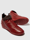 Botins com Fecho em Vermelho